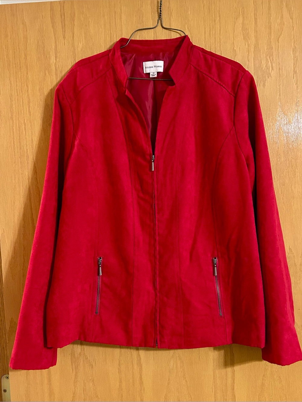 Size 16 Red Suede Zip-Front Women's Jacket with Long Sleeves and Pockets